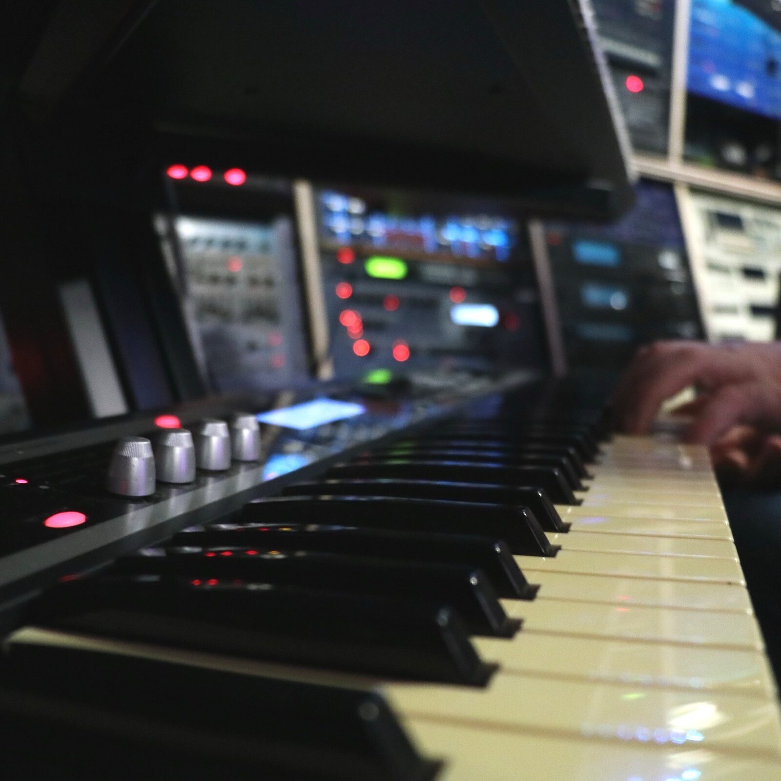Keyboard-Session mit stimmungsvollem Licht